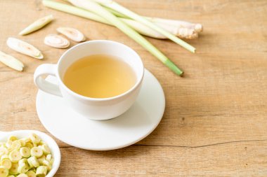 sıcak limon suyu bardağı