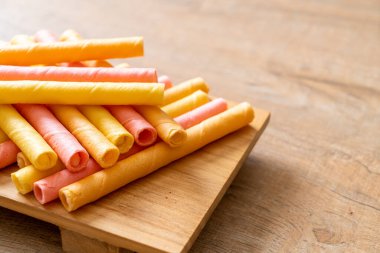 krem ile renkli gofret sopa rulo