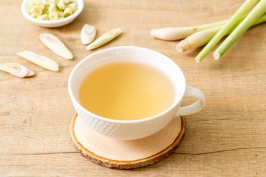 sıcak limon suyu bardağı