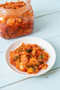 Tabakta kimçi lahanası - Kore geleneksel yemek tarzı