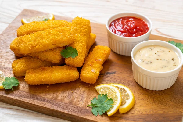 Gebratene Fischstäbchen Oder Pommes Frites Fisch Mit Sauce — Stockfoto