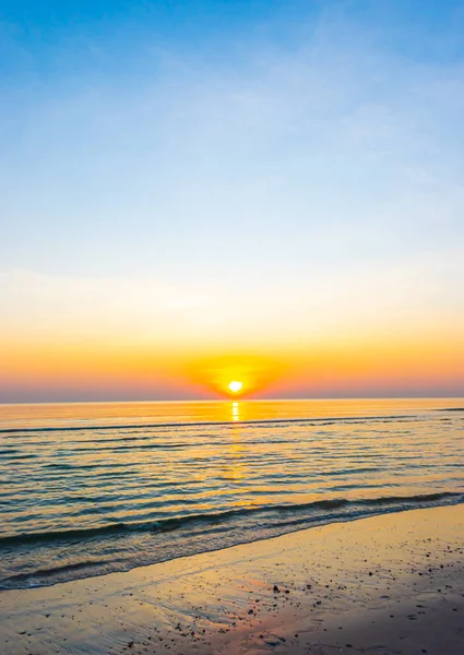 Hermoso Amanecer Atardecer Con Cielo Crepuscular Playa Mar — Foto de Stock