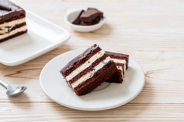 Πεντανόστιμο Κέικ Σοκολάτας Αμύγδαλα Στο Πιάτο — Φωτογραφία Αρχείου