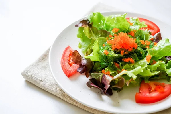 Salada Legumes Com Algas Japonesas Ovos Camarão Estilo Comida Saudável — Fotografia de Stock