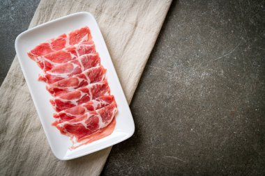 taze doğranmış domuz eti.