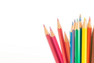 Kopyalama alanı olan beyaz arkaplan üzerindeki renk kalemi