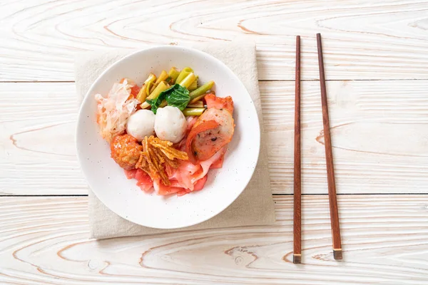 Yen Four Fideos Estilo Tailandés Seco Con Surtido Tofu Bola — Foto de Stock