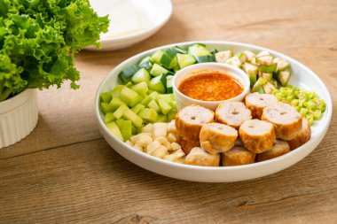 Vietnam domuz köftesi ve sebze paketleri (Nam-Neaung veya Nham Due) - Vietnam geleneksel yemek kültürü