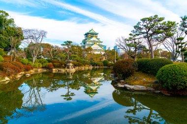 Osaka, Japonya 'daki Osaka Şatosu' nda güzel bir mimari..