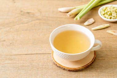 sıcak limon suyu bardağı