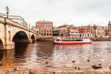 York, Yorkshire, Birleşik Krallık - SEP 3, 2019: York City with River Ouse, Birleşik Krallık.