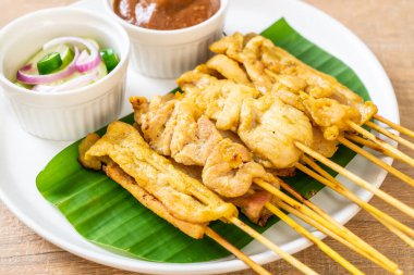 Pork satay - Fıstık soslu ızgara domuz eti ya da tatlı ve ekşi sos - Asya usulü