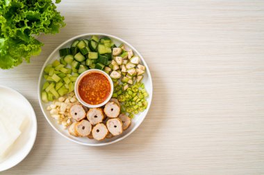 Vietnam domuz köftesi ve sebze paketleri (Nam-Neaung veya Nham Due) - Vietnam geleneksel yemek kültürü