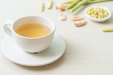 sıcak limon suyu bardağı