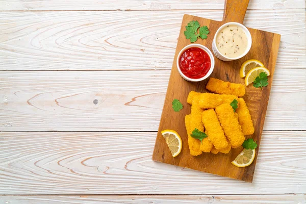 Gebratene Fischstäbchen Oder Pommes Frites Fisch Mit Sauce — Stockfoto