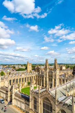 Oxford City 'nin ana caddesinin yüksek açılı görüntüsü, Birleşik Krallık.