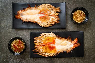 Izgara Taze Dev Nehir Karidesi Baharatlı Deniz Ürünleri Soslu