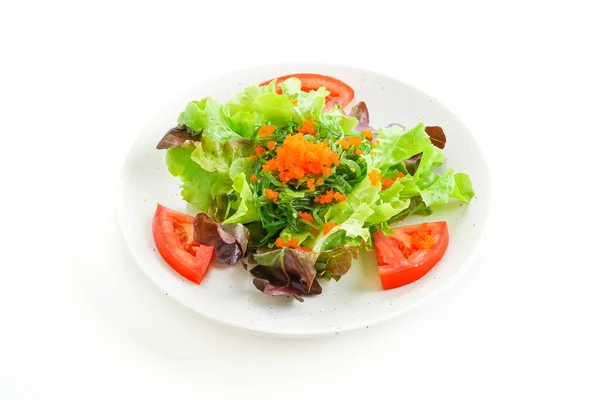 Salada Legumes Com Algas Japonesas Ovos Camarão Isolados Fundo Branco — Fotografia de Stock