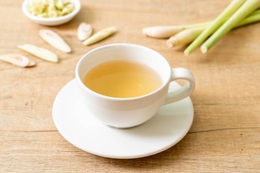 sıcak limon suyu bardağı