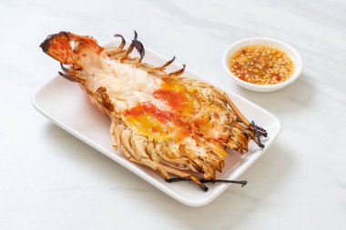 Izgara Taze Dev Nehir Karidesi Baharatlı Deniz Ürünleri Soslu