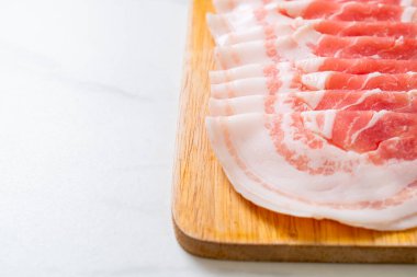 Dilimlenmiş taze domuz eti