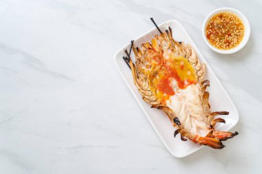 Izgara Taze Dev Nehir Karidesi Baharatlı Deniz Ürünleri Soslu