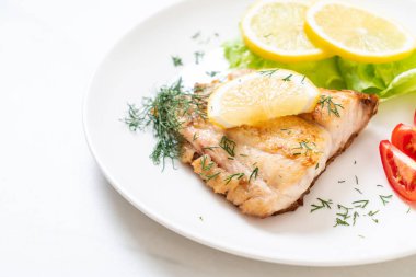 Izgara balık bifteği.