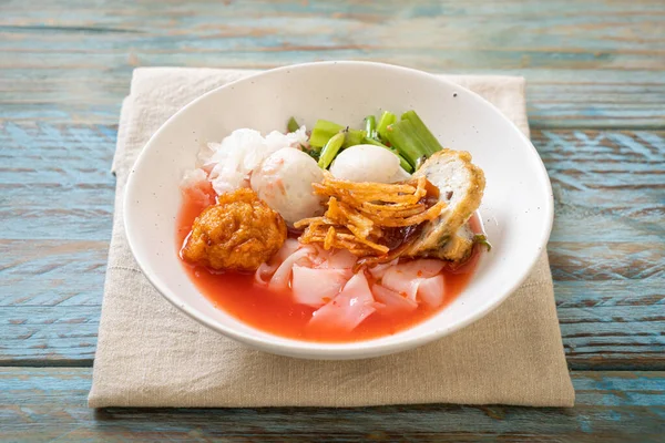 Yen Four Fideos Estilo Tailandés Con Surtido Tofu Bola Pescado — Foto de Stock