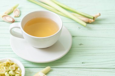 sıcak limon suyu bardağı