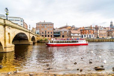 York, Yorkshire, Birleşik Krallık - SEP 3, 2019: York City with River Ouse, Birleşik Krallık.