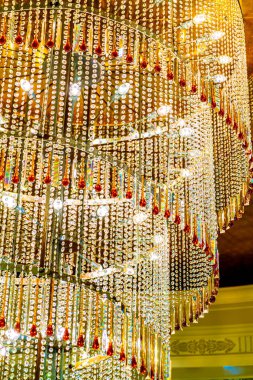 Yakın plan güzel ve lüks avize ışığı