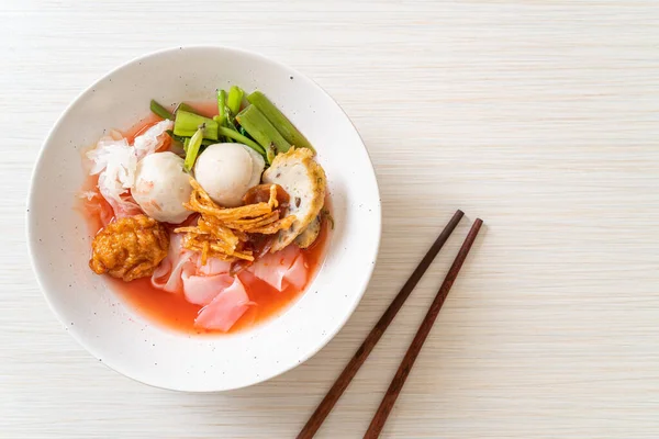 Yen Four Fideos Estilo Tailandés Con Surtido Tofu Bola Pescado — Foto de Stock