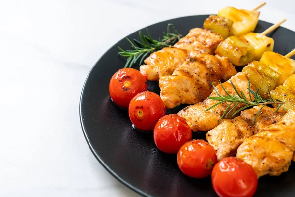 Grilled Chicken Barbecue Skewer Plate — Stock Photo, Image