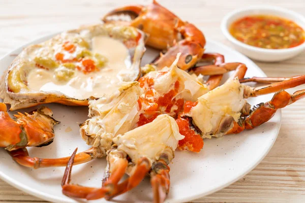 Crabe Aux Œufs Cuit Vapeur Avec Lait Frais Sauce Épicée — Photo