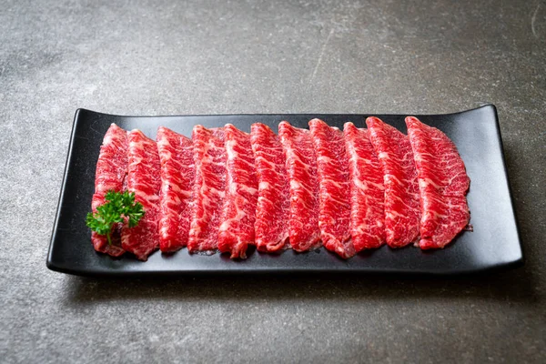 Carne Fresca Rodajas Crudas Con Textura Mármol Servida Para Sukiyaki —  Fotos de Stock