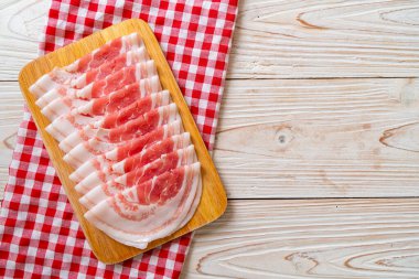 Dilimlenmiş taze domuz eti