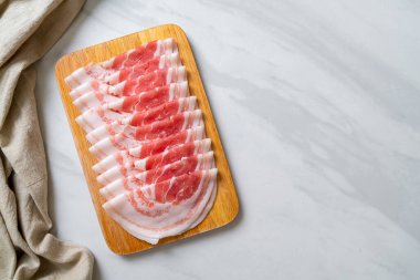 Dilimlenmiş taze domuz eti