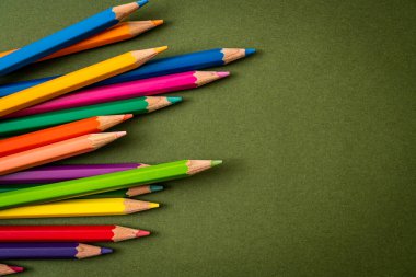 kopyalama alanı olan yeşil arkaplan üzerindeki renk kalemi