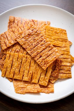 tabakta kalamar deniz ürünleri atıştırması