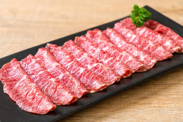 Carne Fresca Rodajas Crudas Con Textura Mármol Servida Para Sukiyaki —  Fotos de Stock