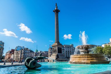 Londra - İngiltere, TRAFALGAR Kare, 1 SEP 2019. Trafalgar Meydanı, Londra 'nın merkezinde halka açık bir alan ve turistik merkezdir..