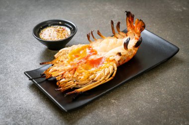 Izgara Taze Dev Nehir Karidesi Baharatlı Deniz Ürünleri Soslu