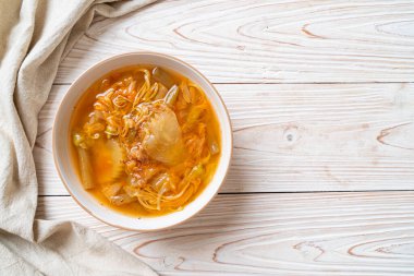 Karışık Sebze Çorbası - Tayland yemeği tarzı