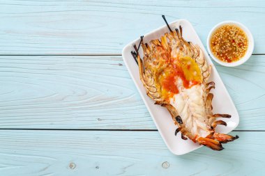 Izgara Taze Dev Nehir Karidesi Baharatlı Deniz Ürünleri Soslu