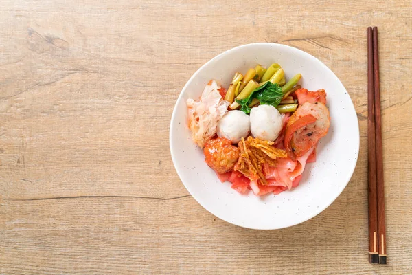 Yen Four Fideos Estilo Tailandés Seco Con Surtido Tofu Bola — Foto de Stock