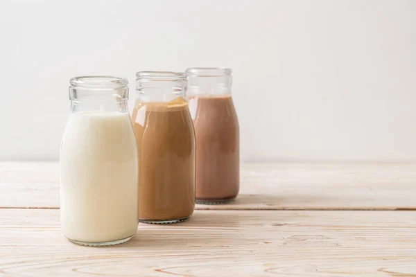 Kolekcja Mleka Czekoladowego Kawy Świeżego Mleka Butelce Tle Drewna — Zdjęcie stockowe