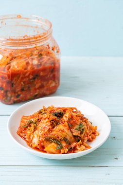 Tabakta kimçi lahanası - Kore geleneksel yemek tarzı