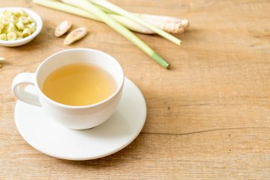 sıcak limon suyu bardağı