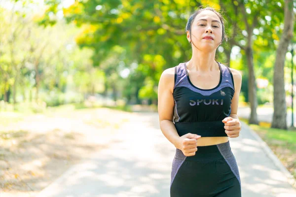 Asiatique Femme Jogging Courir Parc — Photo