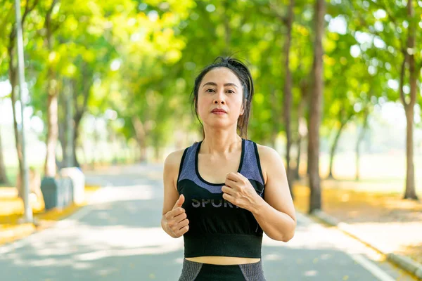 Asiatique Femme Jogging Courir Parc — Photo